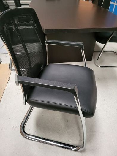 2.7m x 1.2m Boardroom Table & Chairs.