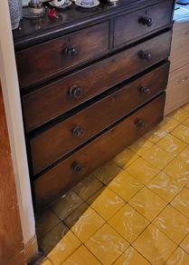Antique chest of drawers