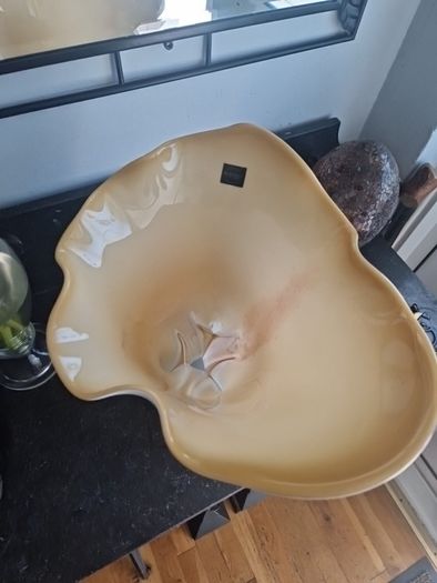Makora glass vase