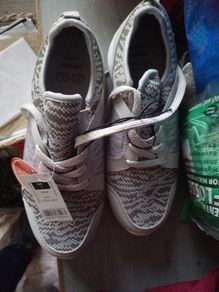 BNWT SIZE 2 Girls Runners