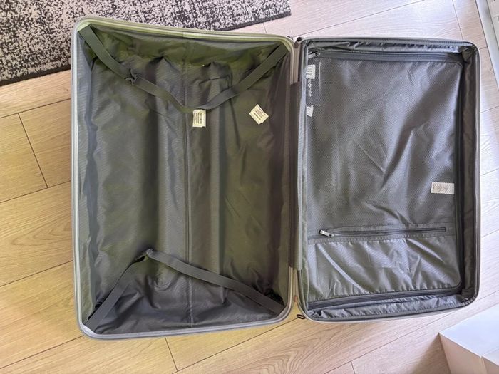 Large suitcase Samsonite Aerolux Large Spinner Silver. Like New
