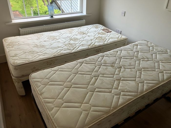 Single bed with pullout bed underneath