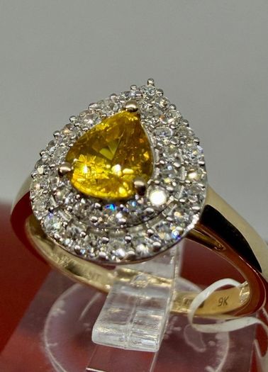 Gold Luxuriant 9K Yellow Gold AAA Loop Clean Chantaburi Yellow Sapphire & Lab Grown Diamond