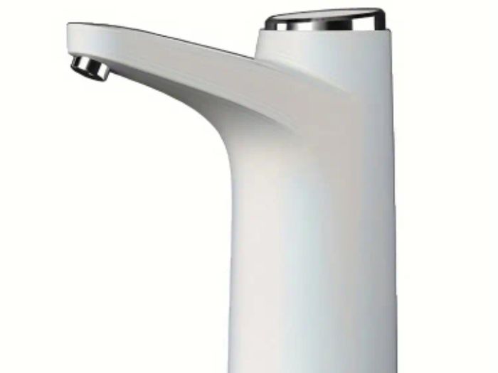 Rechargeable pumped water tap