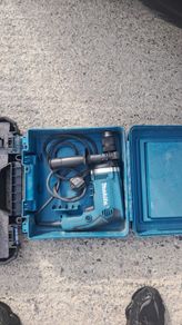 Makita HP2071 two-speed percussion drill the keyless-chuck versionwith side handle and case