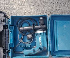 Makita HP2071 two-speed percussion drill the keyless-chuck versionwith side handle and case