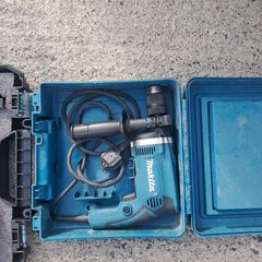 Makita HP2071 two-speed percussion drill the keyless-chuck versionwith side handle and case