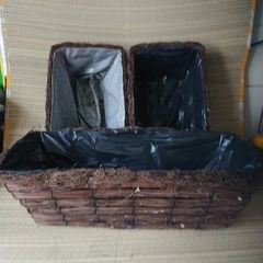 3 Flower pots/baskets