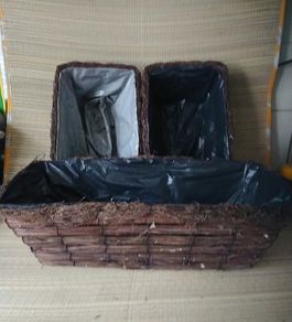 3 Flower pots/baskets