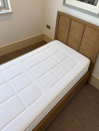 Quality 3ft Oak Single Bed + Mattress + Topper + Duvet | Cost 780 > 450