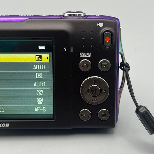Nikon Coolpix S3300 16MP Digital Camera Purple - Full Kit