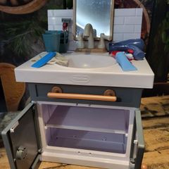 Toy Bathroom Sink And Accessories