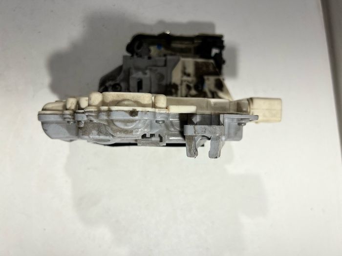 Audi A4 B8  Door Lock Passenger Side Rear  8k0839015 A3l2b718g