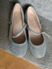 Girls sparkly flat shoes size 3UK