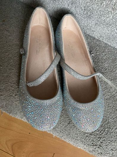 Girls sparkly flat shoes size 3UK