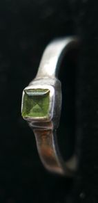 Vintage Sterling Silver 925 hallmarked Green Tourmaline Ring size R - 3,3g