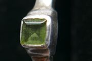 Vintage Sterling Silver 925 hallmarked Green Tourmaline Ring size R - 3,3g