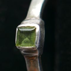 Vintage Sterling Silver 925 hallmarked Green Tourmaline Ring size R - 3,3g