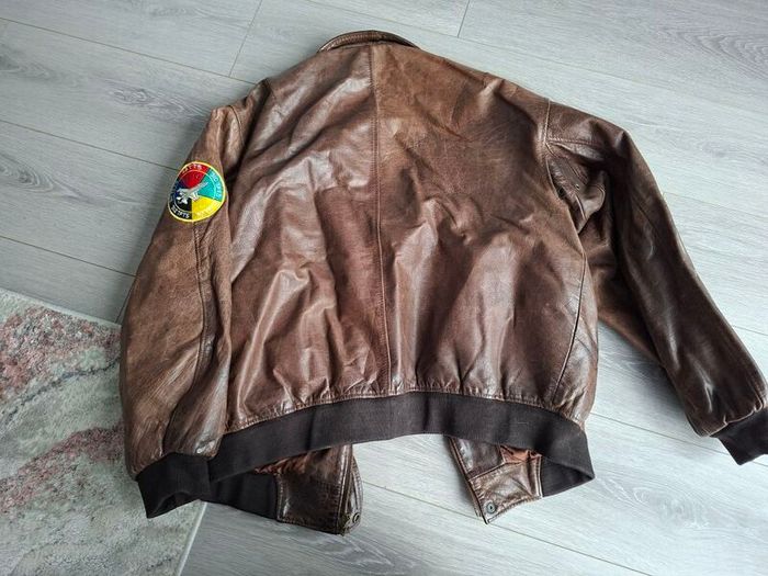 Men 1050s pilots jacket large / x large % 100 leather