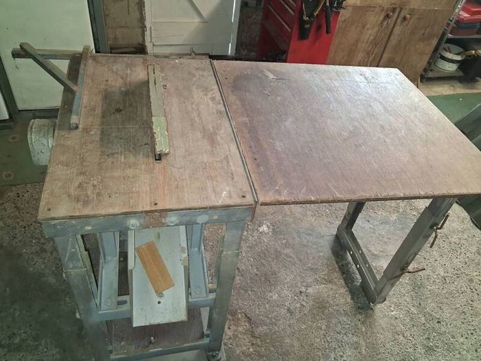 table saw  vwry large
