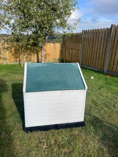 dog kennel