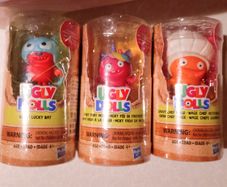 3 Ugly Dolls In Plastic Case (new).