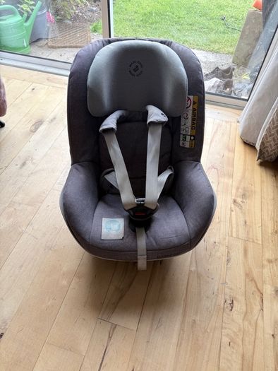 Maxi-Cosi Car Seat + 2wayFix ISOFIX Base