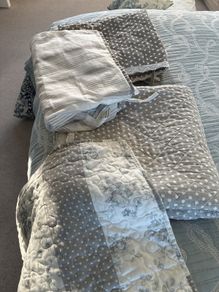 Single bedspread and 4 pillow cases