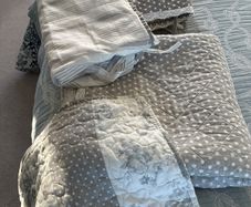 Single bedspread and 4 pillow cases