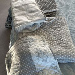 Single bedspread and 4 pillow cases