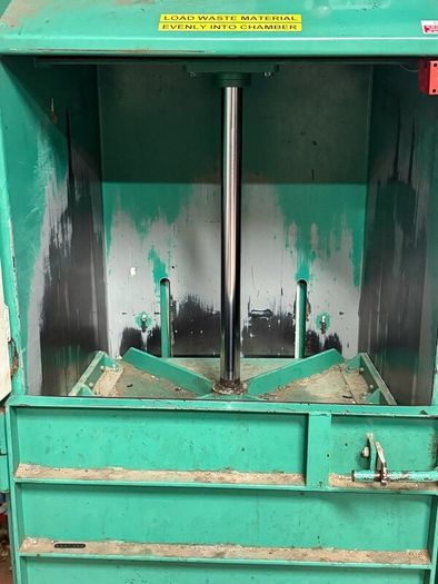 Compact cardboard bailer