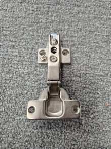 Hinges 1 euro each
