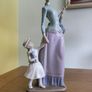 Lladro Porcelain Figurine 1353 Retired 1978-1985 Homecoming Lady with Child, Sculpture Jose Roig, Mint condition no box Image 3