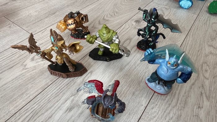 Large Skylanders Bundle Figure Traps  Accessories  Rare Items Included