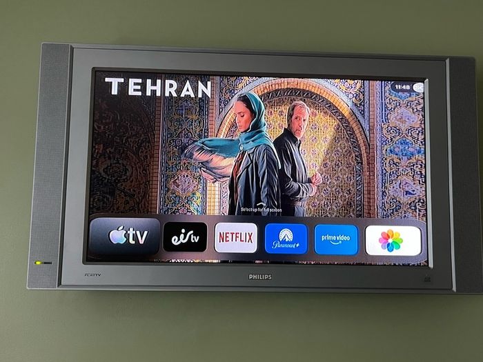 Philips 32" TV Main Board + Wall Bracket