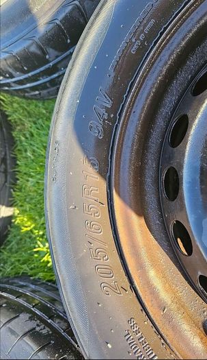 Set of 4 Steel Wheels (with hubcaps) 5x114.3
