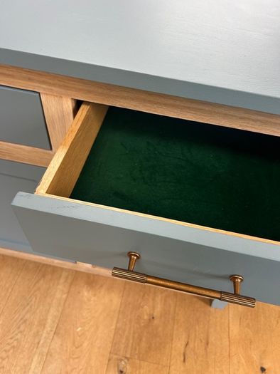 sideboard / dresser