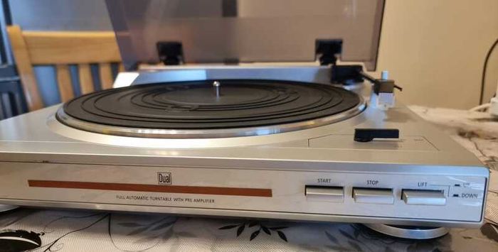 Dual DT 200 Turntable, 33/45 rpm, Full working.