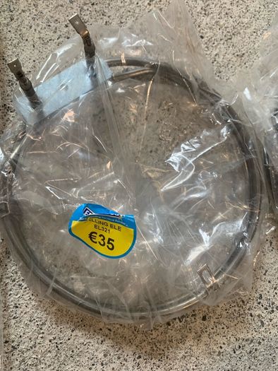 Door gaskets and elements clearance