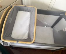 Travel cot bed
