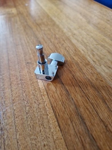Fender American standard tuning heads