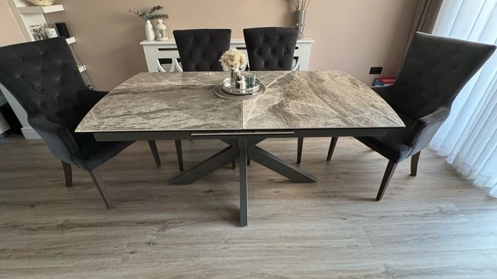 Dinning table and 6 chairs
