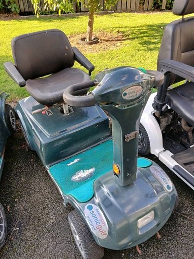 Single seat golf buggies