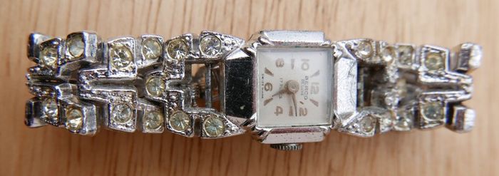 Vintage 1940's Ladies Berco De Luxe 17 rubis cocktail Manual Wind Up watch Swiss made (works well)