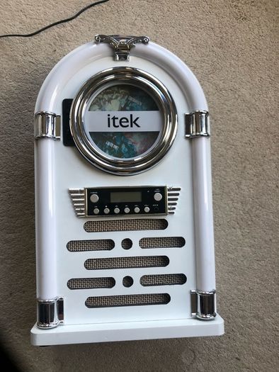 Item Bluetooth Juke box with CD player and radio