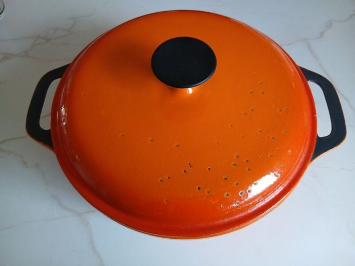 Casserole dish / saucepan