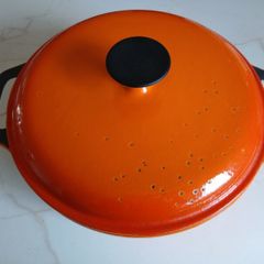 Casserole dish / saucepan