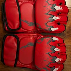 Boxing / training gloves