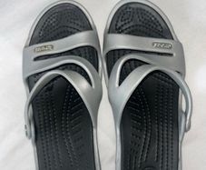 Size 3/4 croc sandal perfect condition