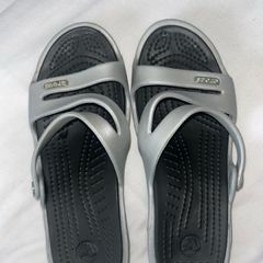 Size 3/4 croc sandal perfect condition